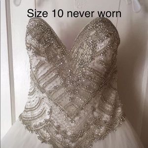 Brand NEW!! NEVER worn.. size 10